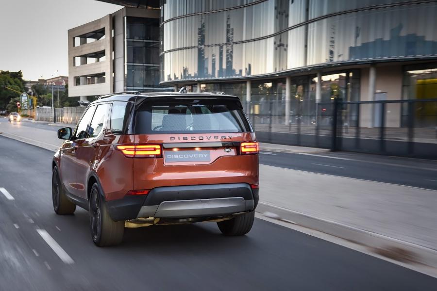  Land Rover Discovery First Edition 2017 года  (ZA) (фото 8 из 11)